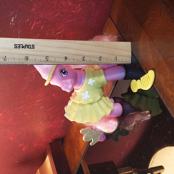 2007 Hasbro My Little Pony w/Hat, Outfit , Pull Along Pup & Comb - Picture 8 of 8